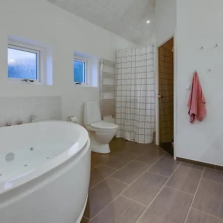 Four-bedroom Holiday In * Hals