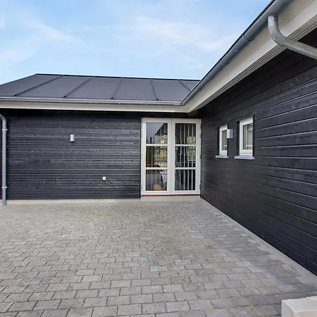 Four-bedroom Holiday In * Hals